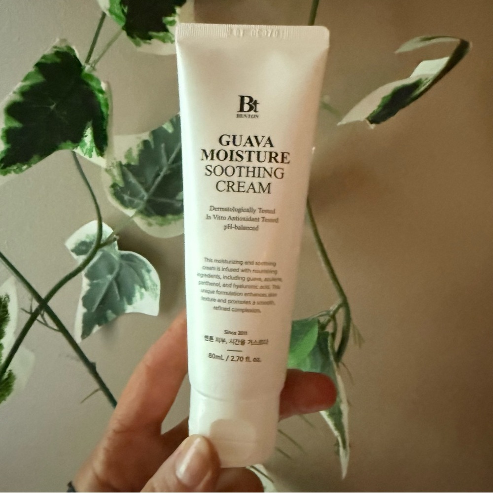 Guava Moisture Soothing Cream - White